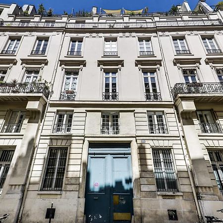 Modern French Studio In Paris Apartment Exterior foto