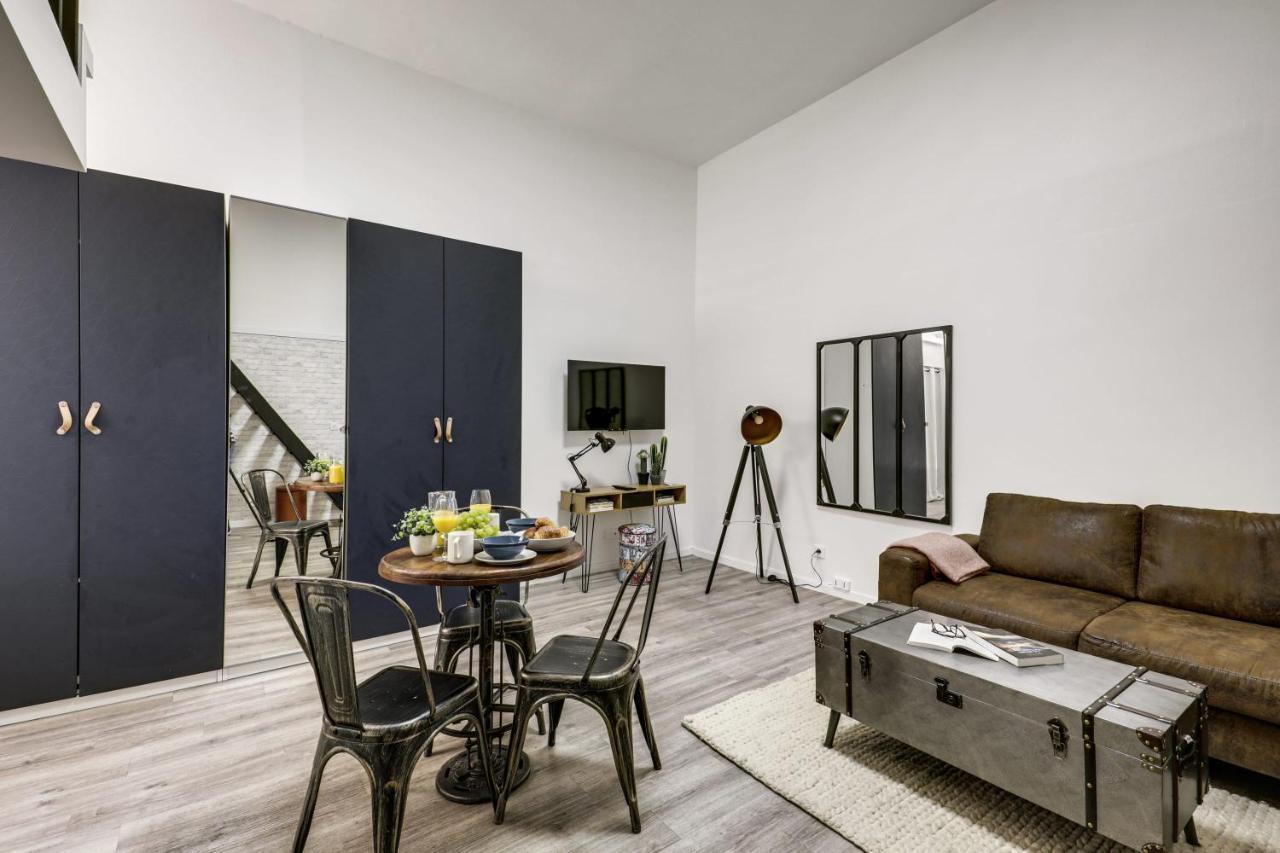 Modern French Studio In Paris Apartment Exterior foto