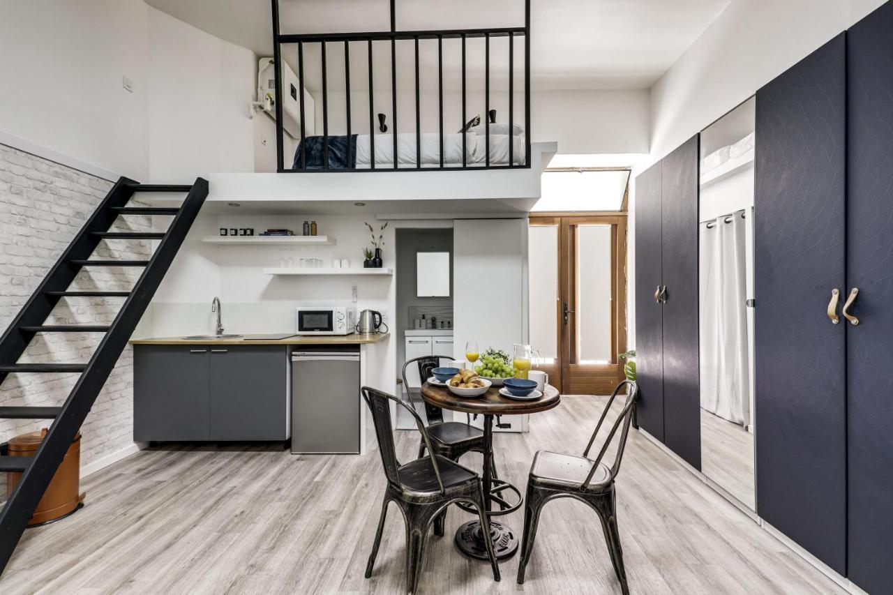 Modern French Studio In Paris Apartment Exterior foto