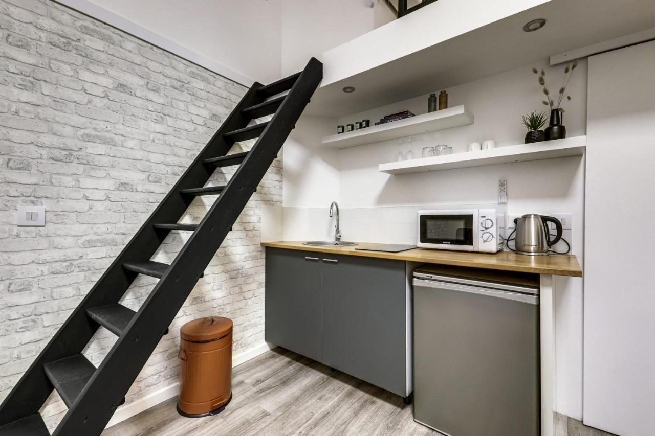 Modern French Studio In Paris Apartment Exterior foto